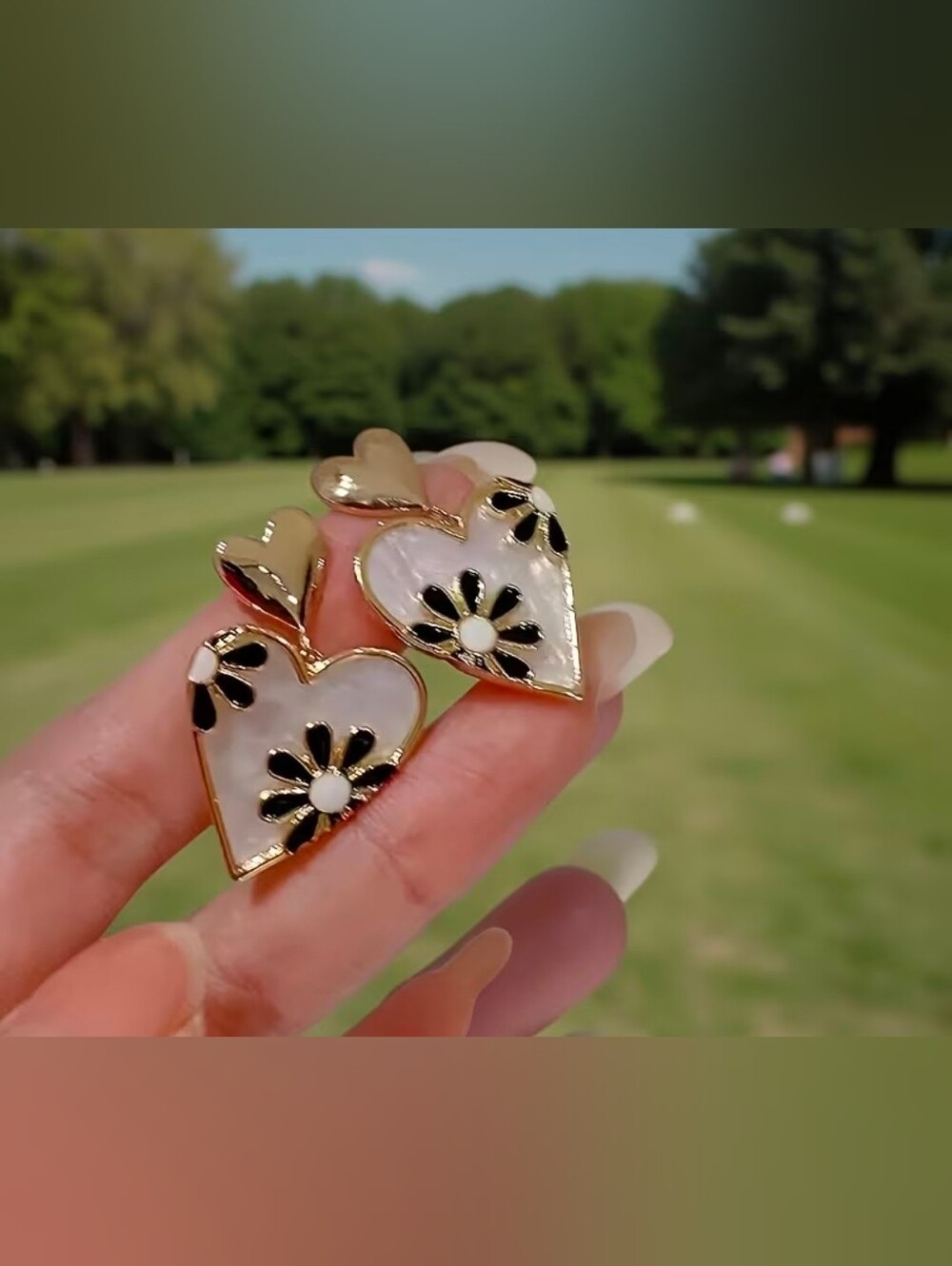 $8 Each Or Bundle 5/$20 Gold Heart Daisy Drop Earrings